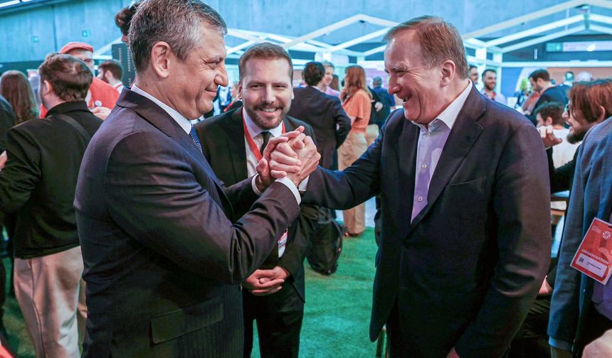 Özgür Özel Barselona’da Dünya Liderleriyle Buluştu: “Demokratlar Otokrasiye Karşı Birleşiyor”