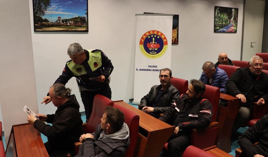 Yalova’da Taksi Şoförlerine Trafik ve Hizmet Kalitesi Eğitimi Verildi