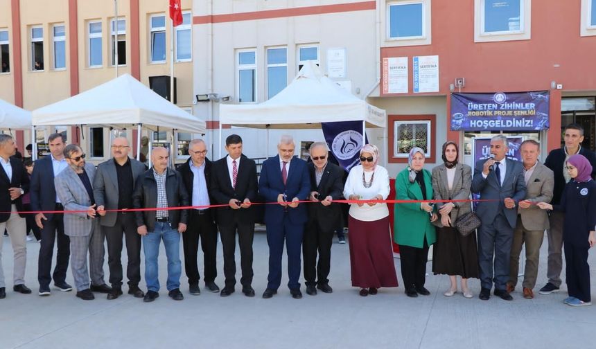 Yalova’da Robotik Proje Şenliği Düzenlendi: Genç Mucitler Projelerini Sergiledi