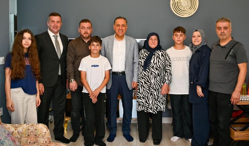 Yalova Valisi Dr. Ahmet Hamdi Usta'dan Şehit Ailelerine Bayram Ziyareti: “Emanetlerine Sahip Çıkmaya Devam Edeceğiz”