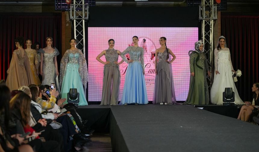Büşra Canay, Ruse Moda Haftası’nda Abiye Koleksiyonuyla Büyüledi