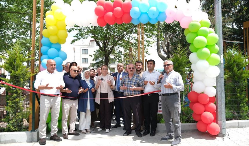 Altınova’da Yenilenen Cumhuriyet Parkı Vatandaşların Hizmetine Açıldı