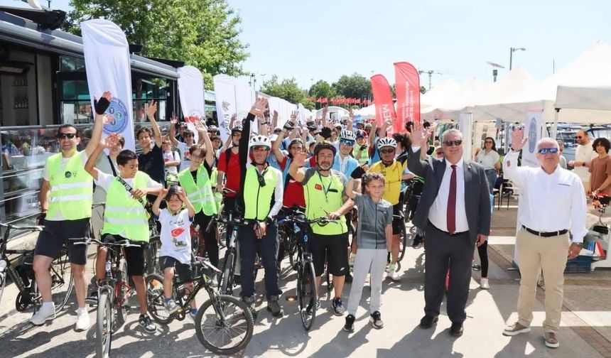 Yalova'da Yeşilay Bisiklet Turuna Rekor Katılım: 1000 Kişi Pedal Çevirdi