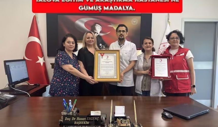 Yalova Eğitim ve Araştırma Hastanesi’ne Türk Kızılayı’ndan Gümüş Madalya Ödülü