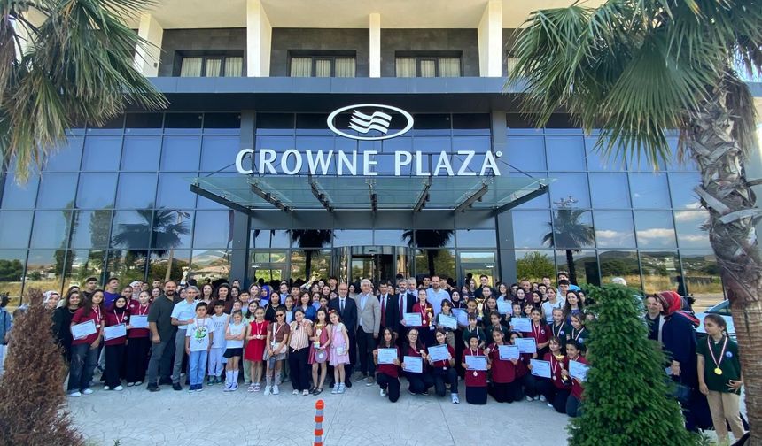 Yalova’da “Bir Takım Okumalar” Yarışmasının Kazananları Ödüllendirildi