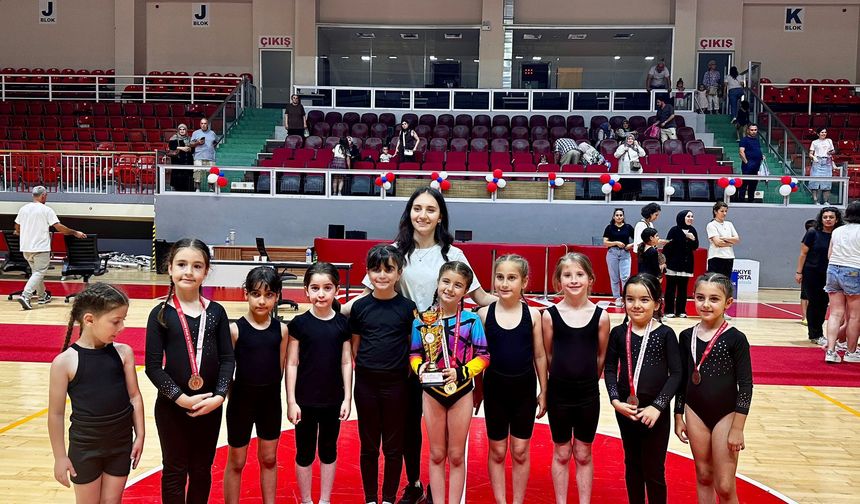 Yalova Belediyespor Jimnastik Takımı Okullar Arası Yarışmada Derecelerle Döndü