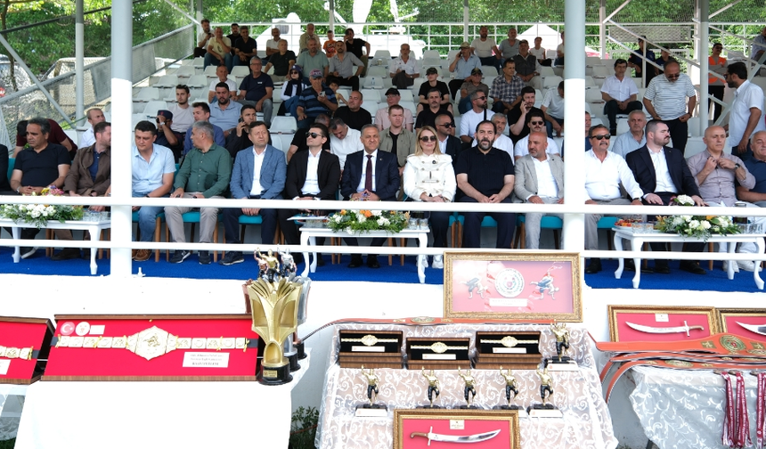 116. Tarihî Fevziye Yağlı Pehlivan Güreşleri’nde Başpehlivan Nedim Gürel Oldu