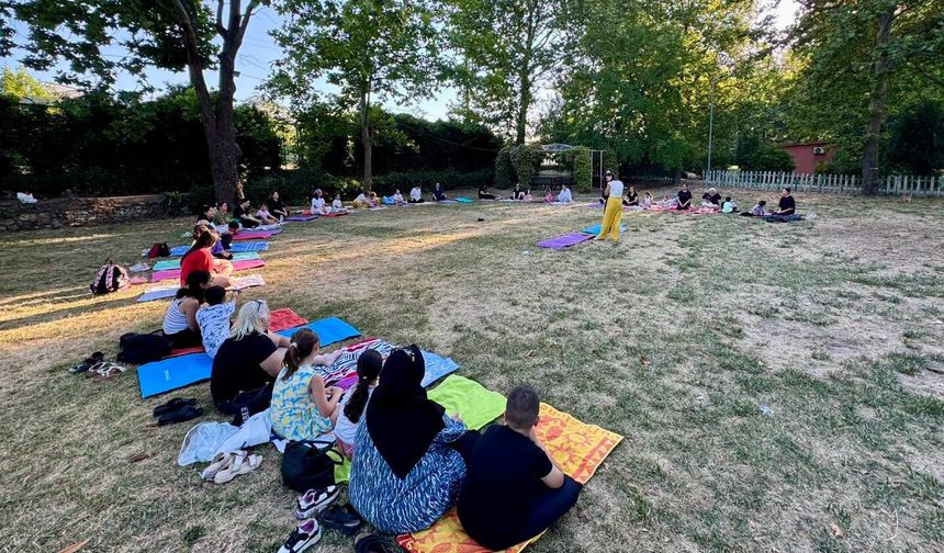Yalova Belediyesi’nden Ailelere Özel Yoga Etkinliği: Anne-Çocuklar Aynı Matta Buluştu