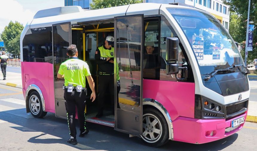 Yalova’da M Plakalı Minibüslere Sıkı Denetim: Ruhsat, Klima ve Temizlik Kontrol Edildi