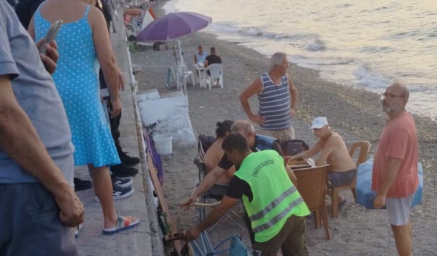 Çınarcık Belediyesi'nden Sahillerde İşgale Geçit Yok: Bırakılan Şezlong ve Şemsiyeler Toplandı
