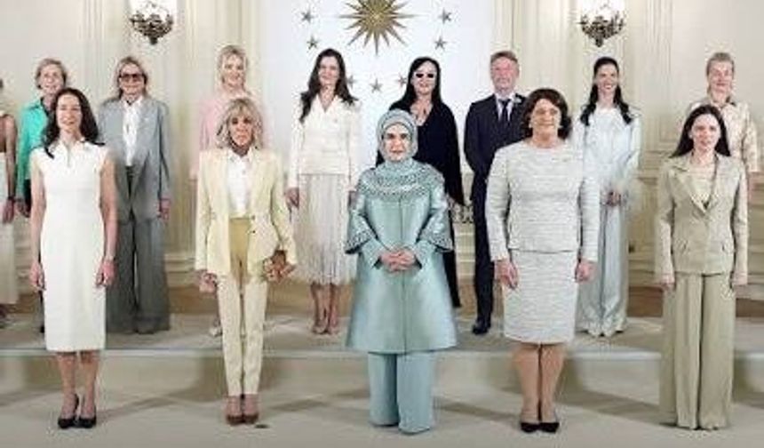 Emine Erdoğan'ın NATO Davetinde Ajda Pekkan Rüzgârı