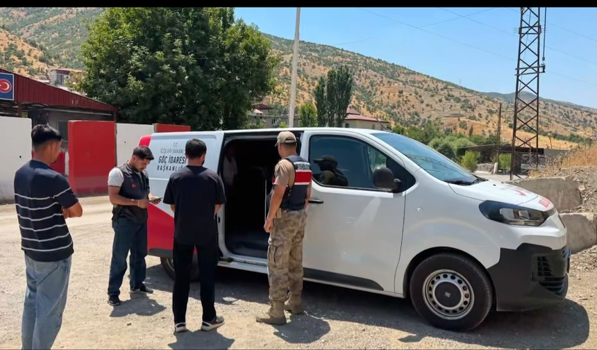 81 İlde Düzensiz Göç Operasyonu: 25 Organizatör Yakalandı, 355 Düzensiz Göçmen Tespit Edildi