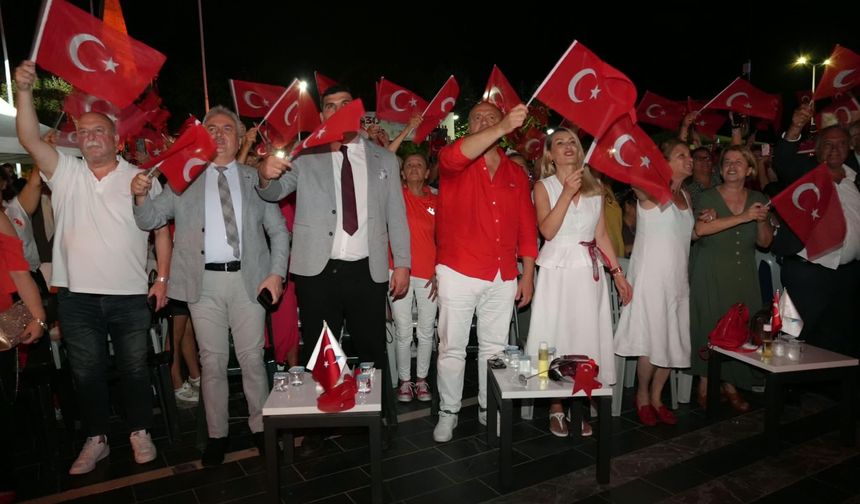 Çınarcık’ta 30 Ağustos Zafer Bayramı Coşkusu: Grup Gündoğarken ve Afra Konserleriyle Unutulmaz Gece