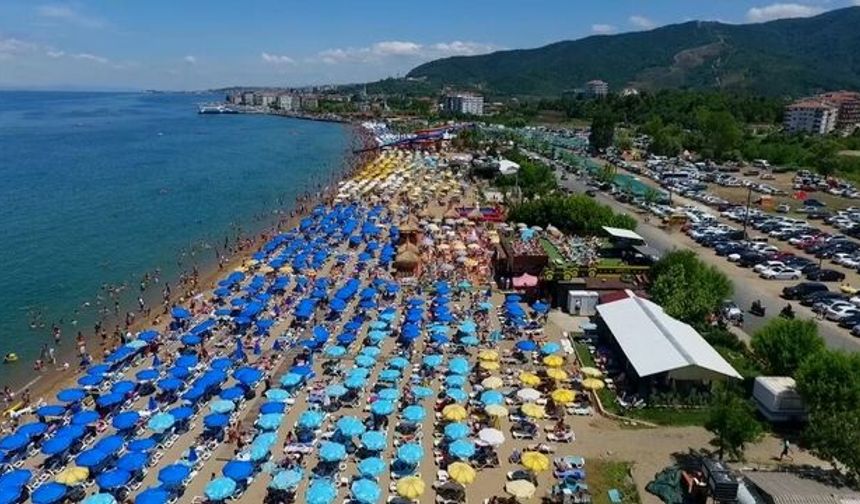 Çınarcık Nüfusu Yazın 10 Katına Çıkıyor: Doluluk Oranı %90'ı Aştı
