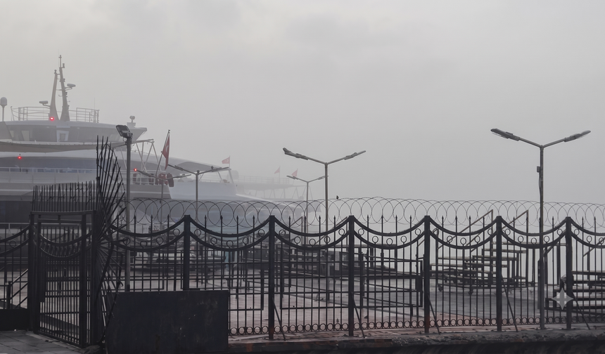 İstanbul'da Sis Engeli: Bazı Vapur Seferleri İptal Edildi!