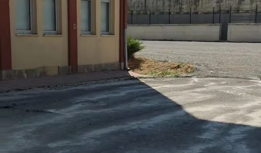 Çiftlikköy Şehit Muhammed İslam Altuğ Anadolu İmam Hatip Lisesi'nin Sahası Yenilenerek Hizmete Açıldı