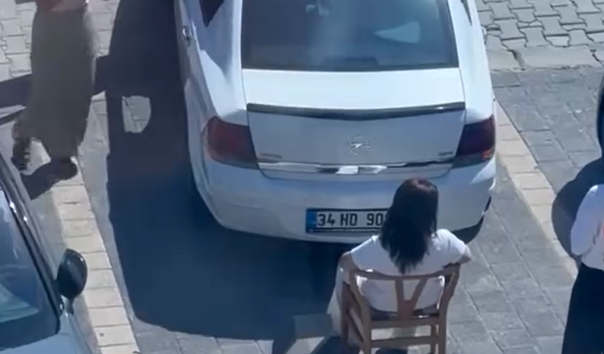 Yalova'da Park Yeri Kavgası: Sandalyeyle Parkı Engelledi!