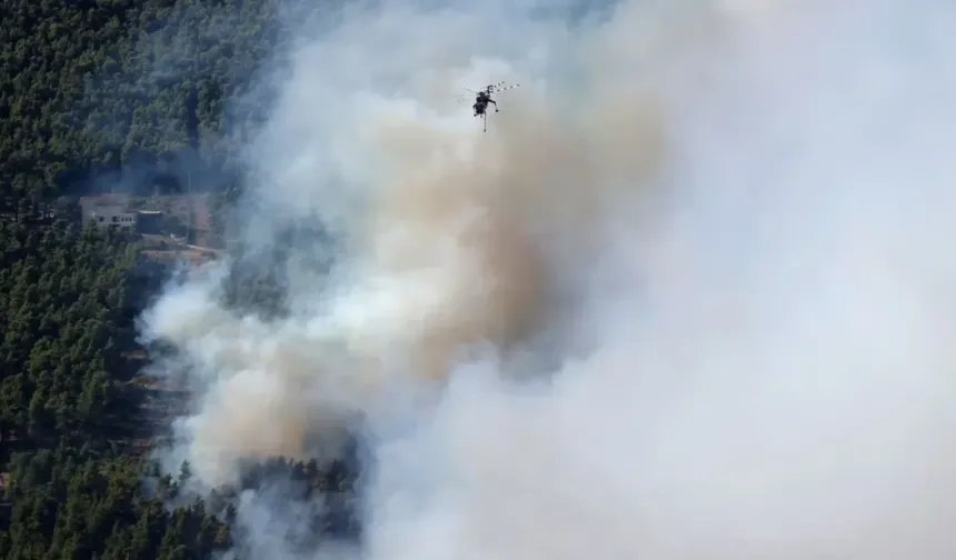 Yunanistan'da Yangın Helikopterleri Çarpıştı: 2 Ölü