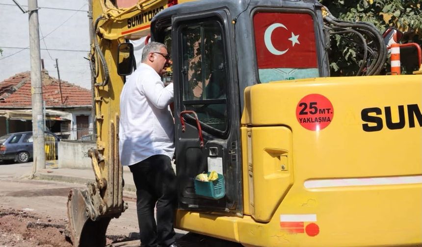 Başkan Mehmet Gürel Sahaya İndi: Dere Mahallesi ve Akşemsettin Köprüsü'nde Kapsamlı Altyapı Çalışması