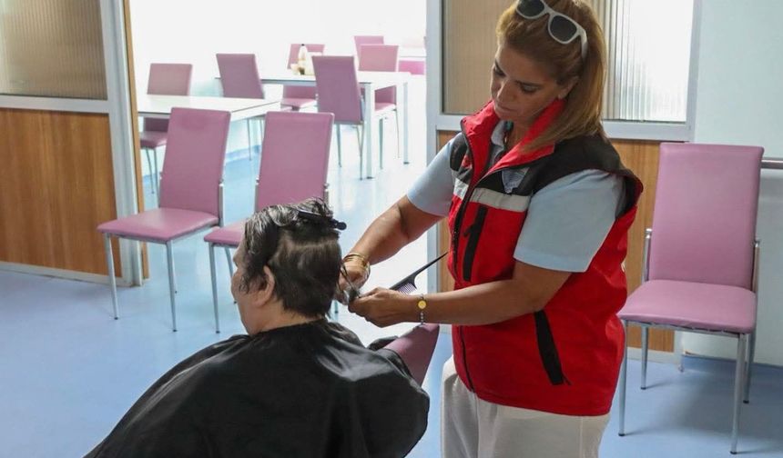 Yalova Huzurevi’nde Büyükler İçin Kuaför Hizmeti