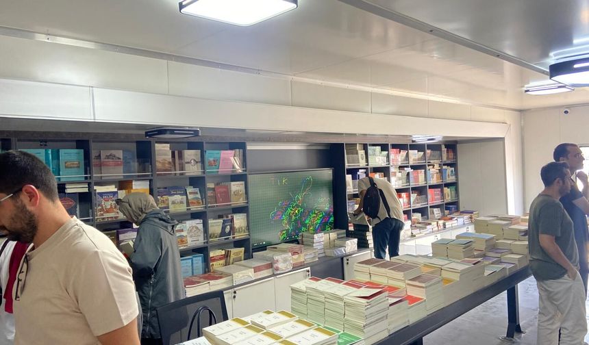 Türk Tarih Kurumu Mobil Kitap Satış Mağazası Yalova’da Kitapseverlerle Buluştu