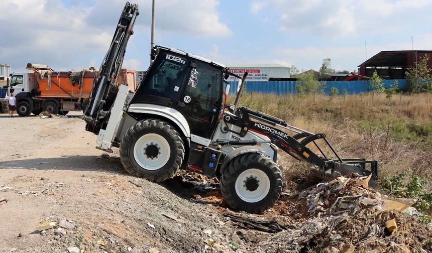 Yalova Belediyesi’nden Çevre Seferberliği: Kirazlı Sanayi Sitesi’nde Kaba Atık Temizliği ve Fotokapan Önlemi