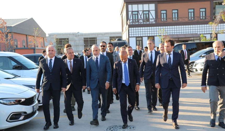 BAKAN IŞIKHAN YALOVA OSB’DE İŞ DÜNYASIYLA BULUŞTU
