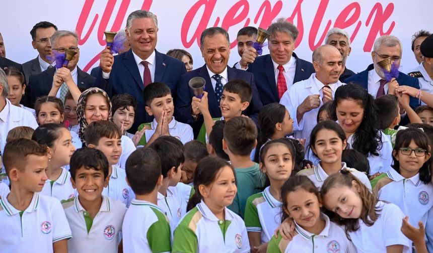 Vali Usta, Yeni Eğitim Yılında Öğrencilerle Buluştu