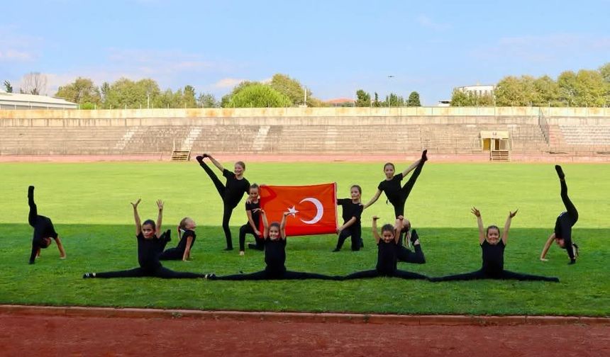 Yalova Belediyesi Yaz Spor Okulları Coşkulu Bir Törenle Sona Erdi: 482 Sporcu Belgesini Aldı