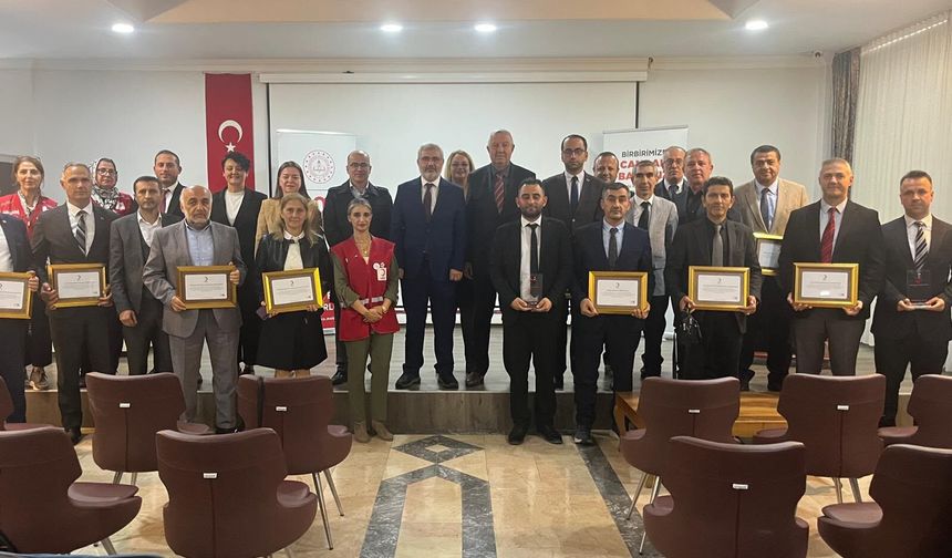 Yalova’da Kan Bağışına Destek Veren Okul ve Kurumlara Teşekkür