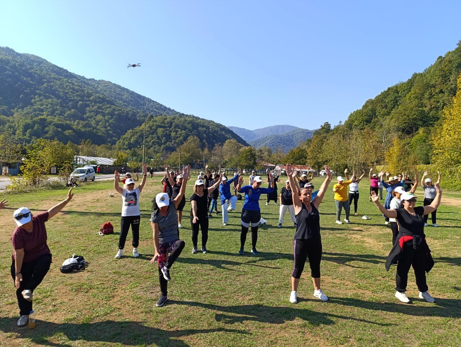 Çinarcik Beledi̇yesi̇ Kadinlari Sporla Buluşturuyor1