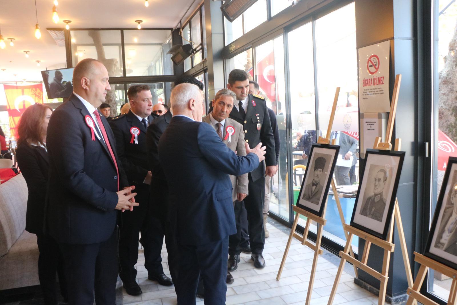 Çınarcık’ta Ata Biyografi Resim Sergisi Açıldı2