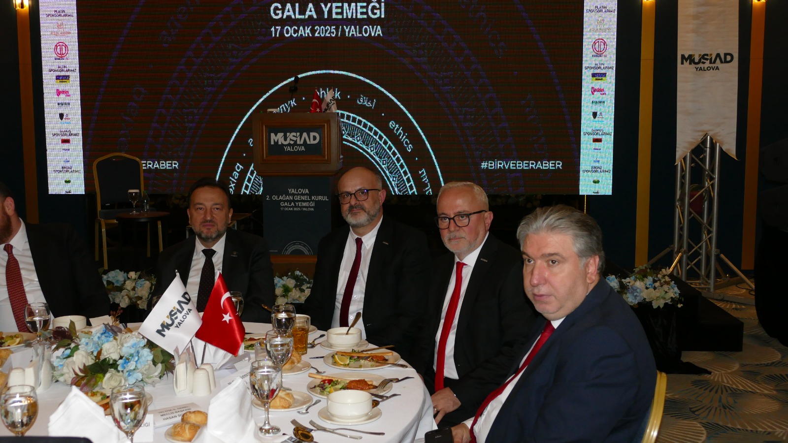 MÜSİAD Yalova Şube’de devir teslim yapıldı-11