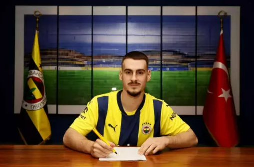 Ognjen Mimovic, Fenerbahçe'ye Resmi İmzasını Attı