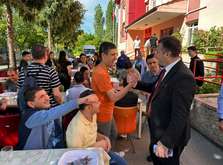 Yalova’da Engelliler ve Yaşlılar Onuruna Kahvaltı-1