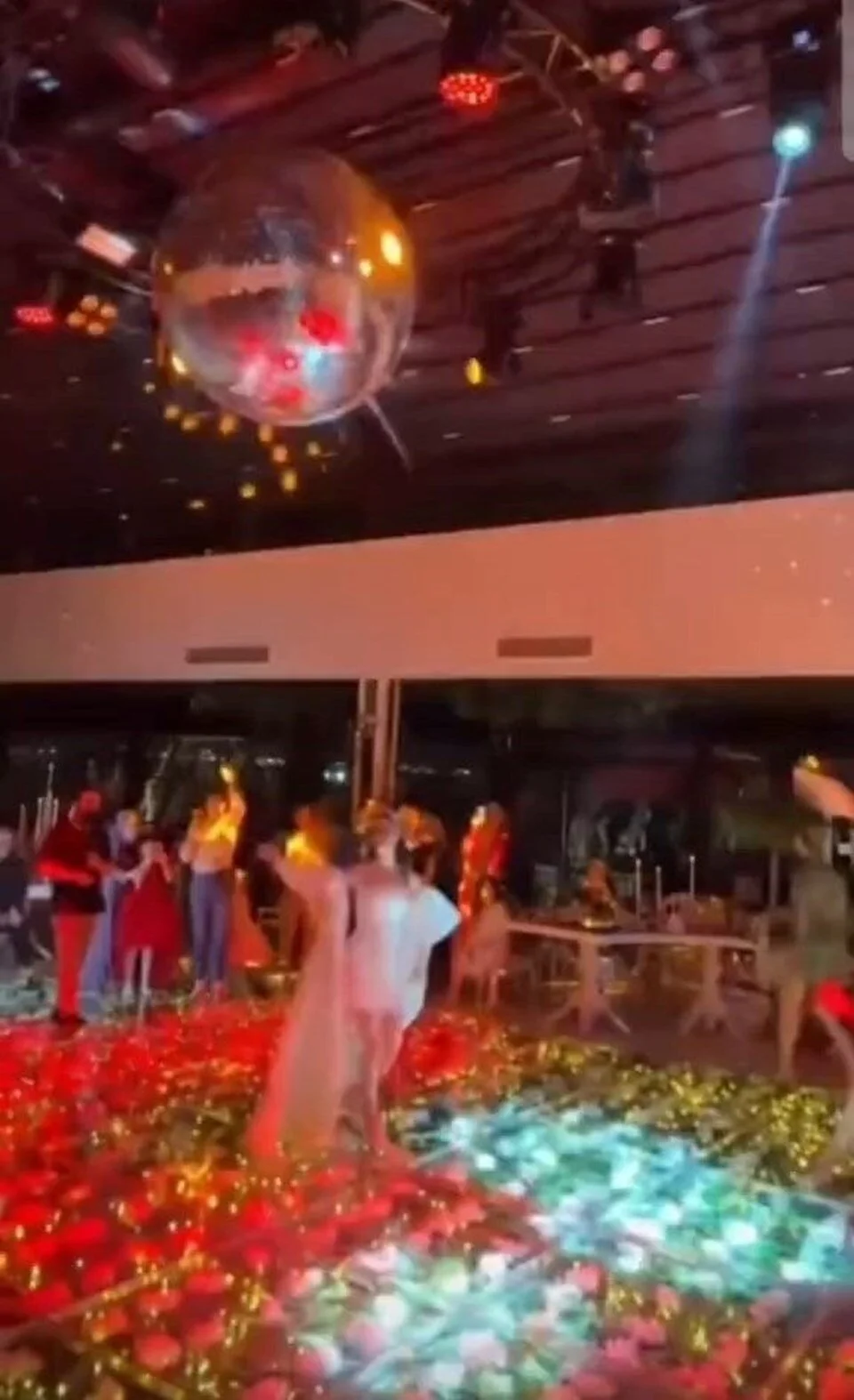 Kına Gecesinde Disko Topu Faciası Gelin Ve 2 Kişi Yaralandı