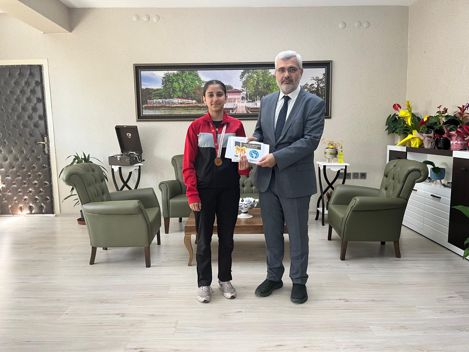 Masa Tenisi Şampiyonları İl Müdürünü Ziyaret Etti2