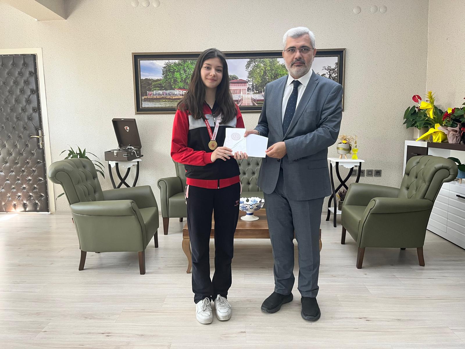 Masa Tenisi Şampiyonları İl Müdürünü Ziyaret Etti3