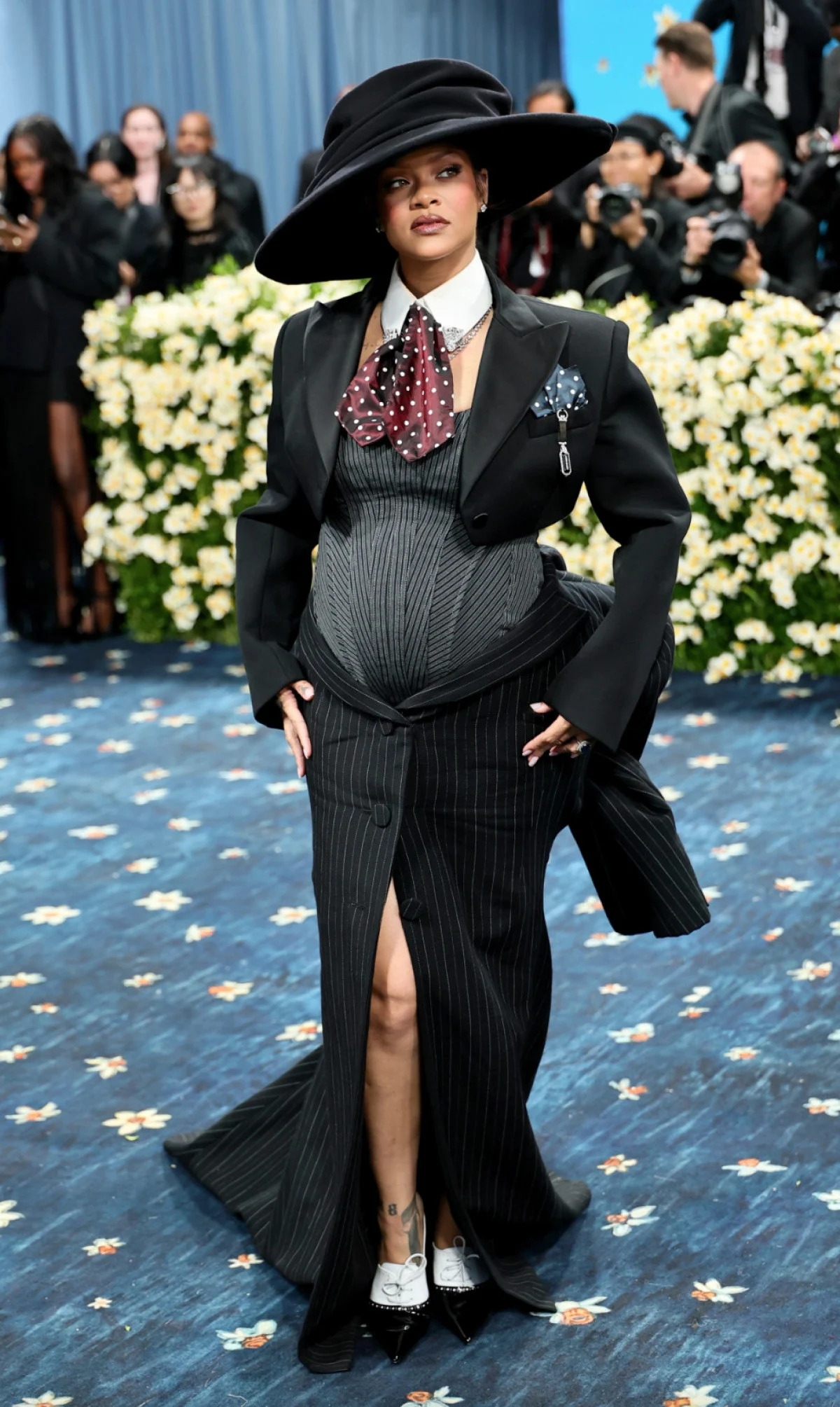 Rihanna’dan Met Gala’da Hamilelik Sürprizi2