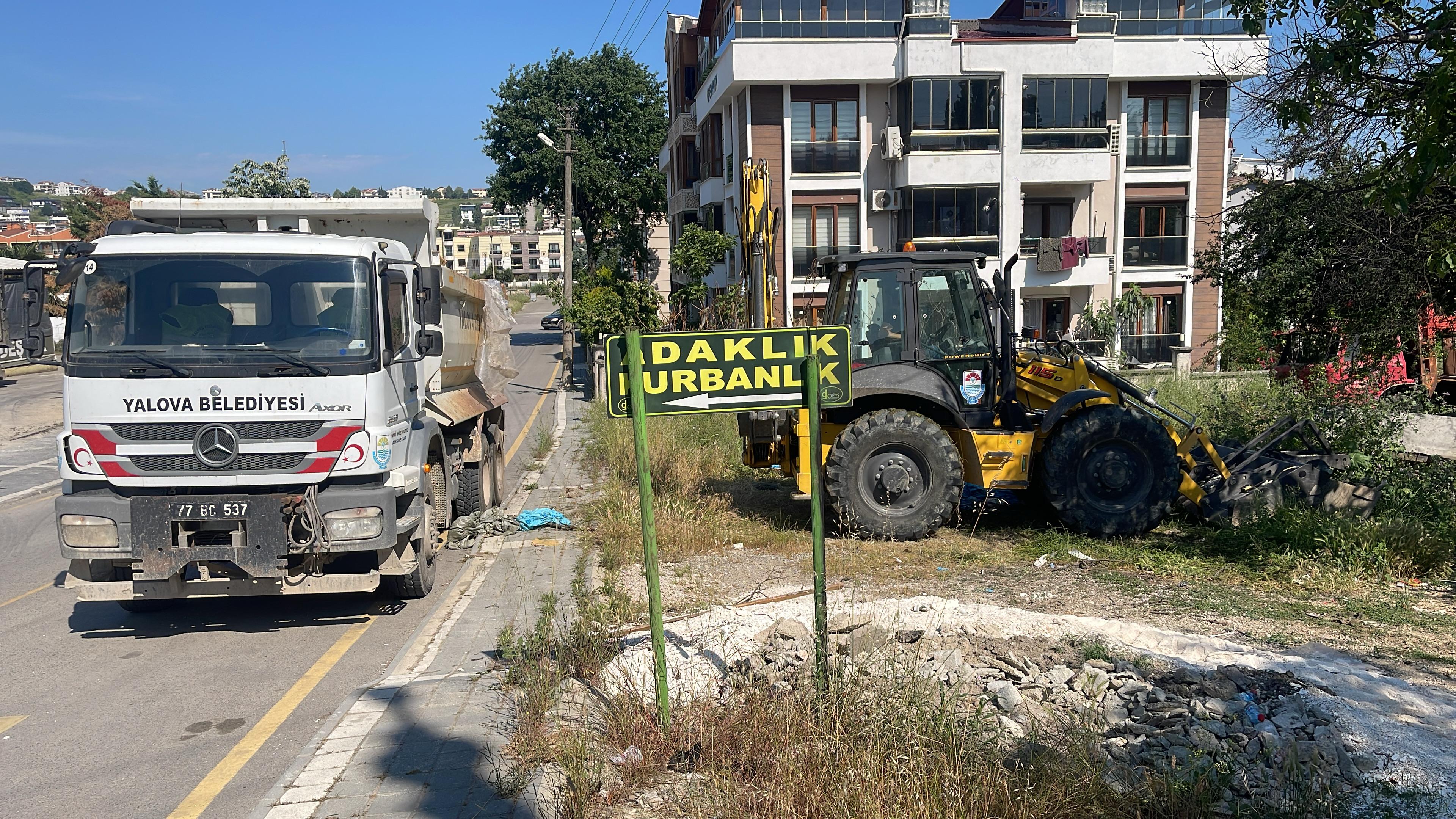Yalova Beledi̇yesi̇'nden Metruk Bi̇nalara Neşter (2)