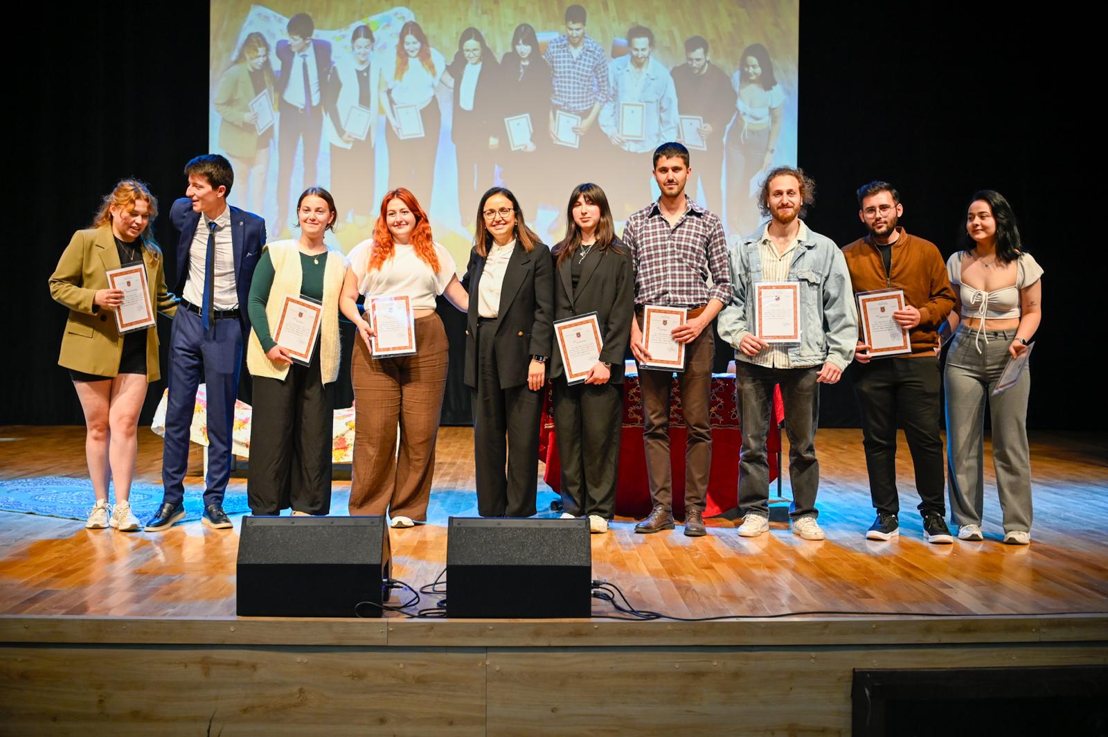 Yalova’da Tiyatro Ile Aile İçi Şiddete Dikkat1