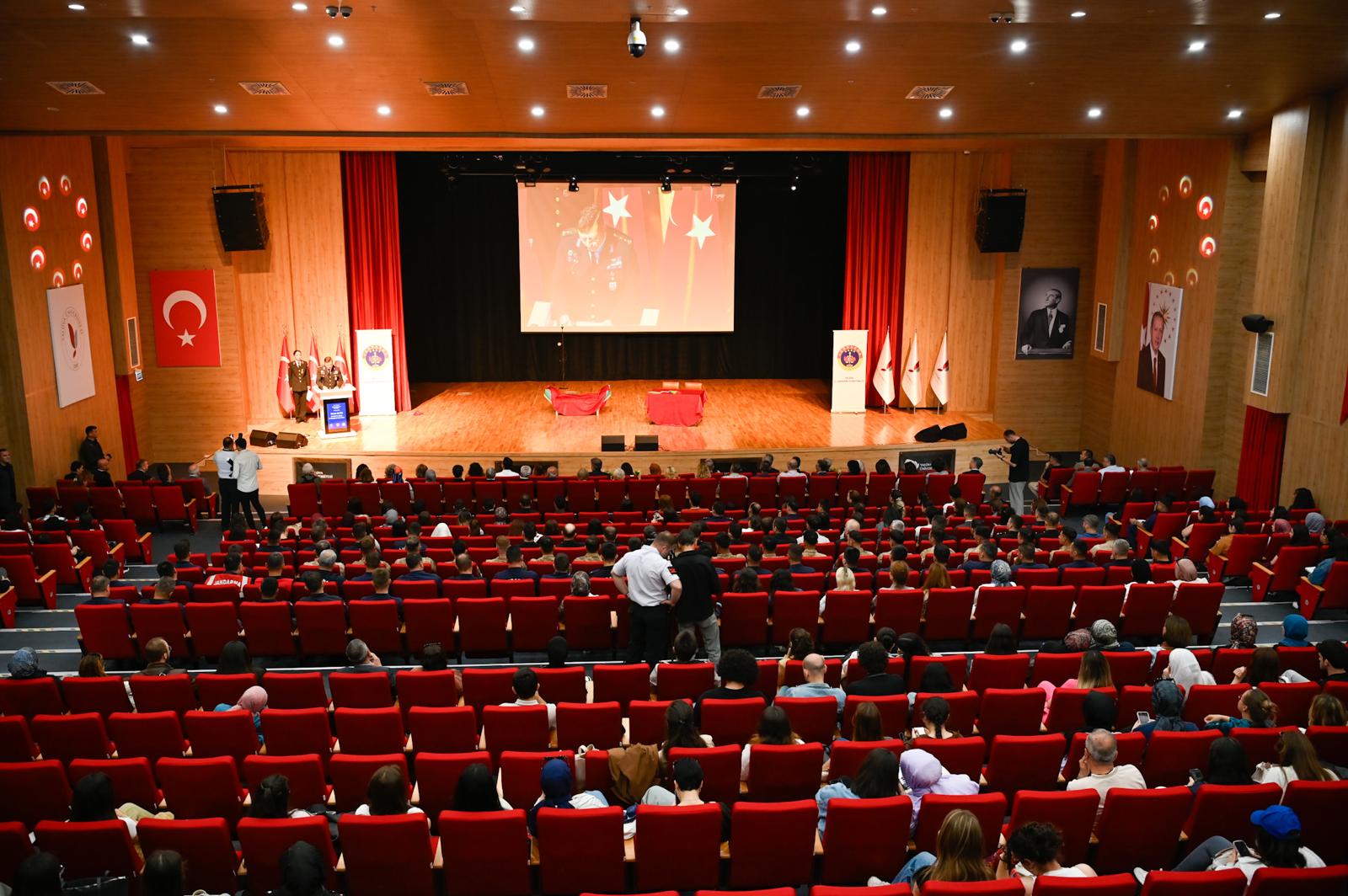 Yalova’da Tiyatro Ile Aile İçi Şiddete Dikkat6