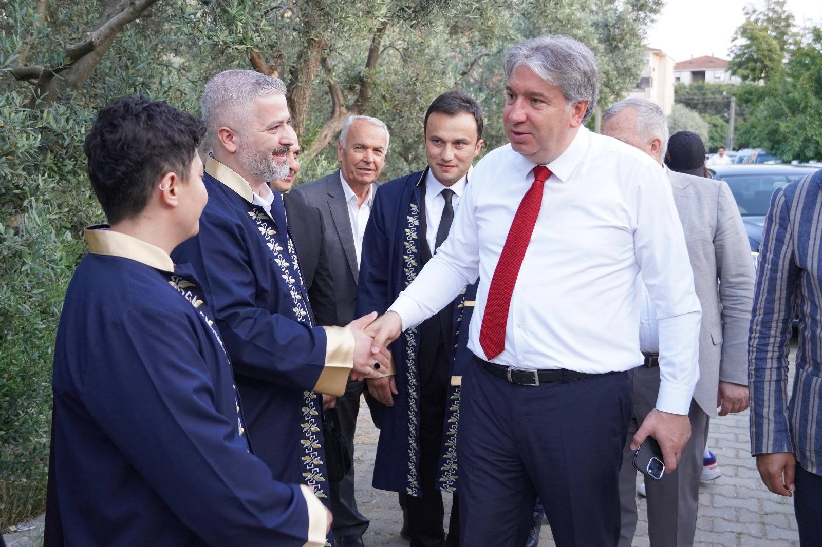Armutlu Myo’da Mezuniyet Coşkusu1