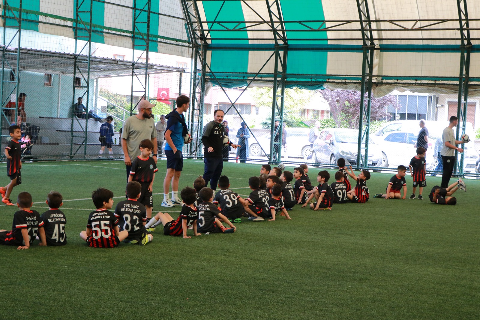 Başkan Adil Yele’den Minik Futbolculara Moral Ziyareti3