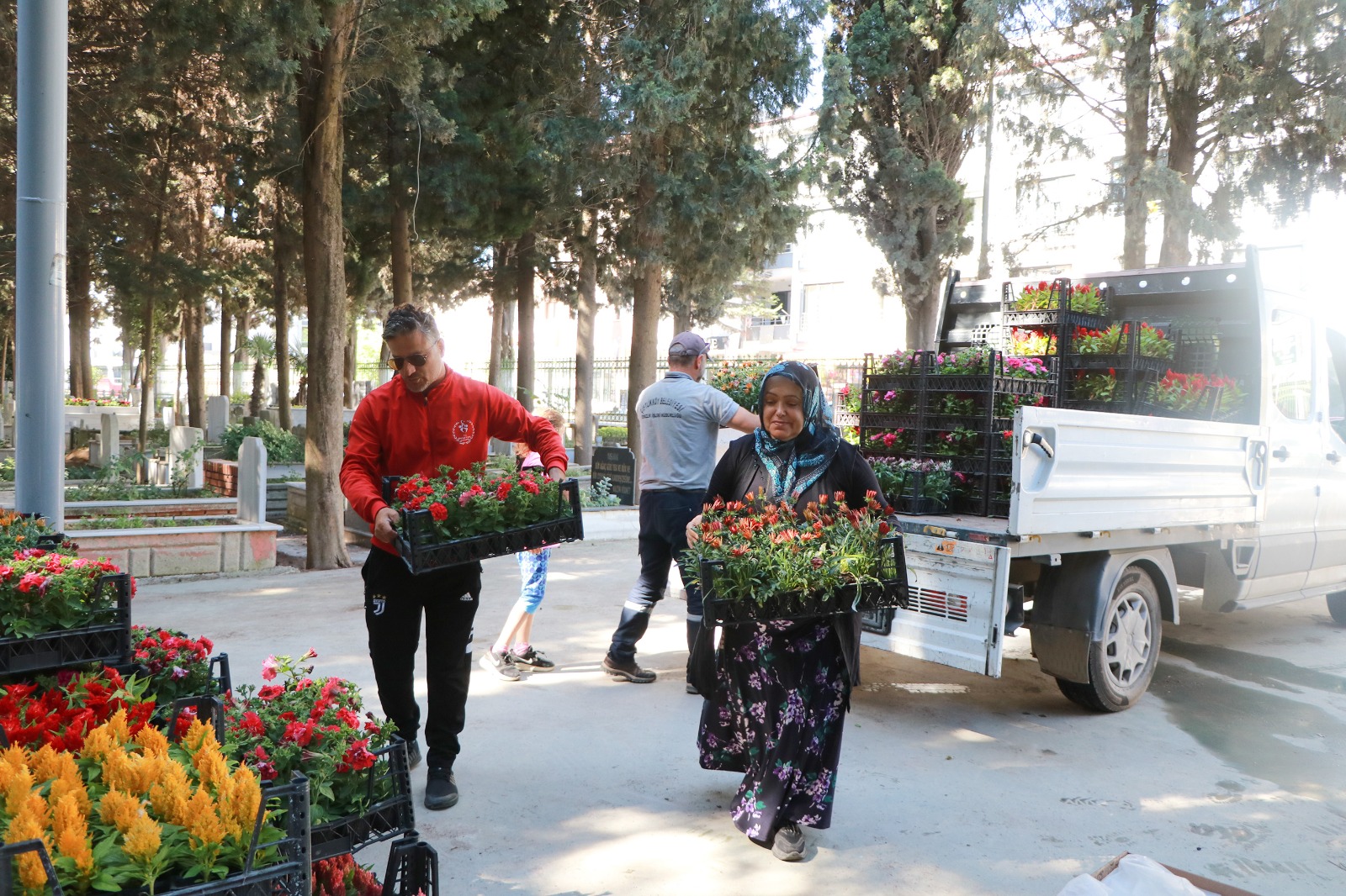 Çiftlikköy Belediyesi’nden Mezarlıklara Bayram Hassasiyeti2