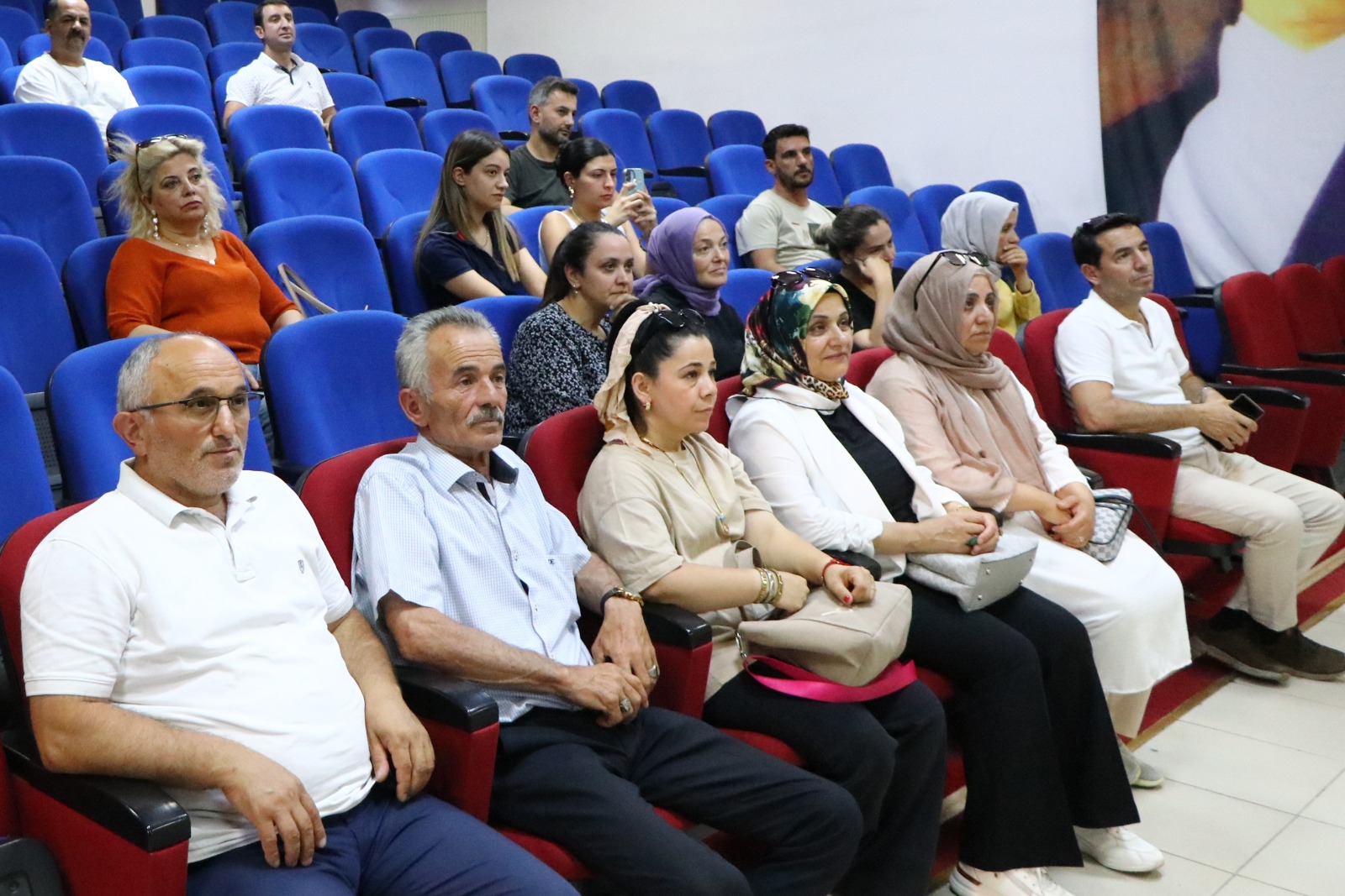 Çiftlikköy’de Bağımlılıkla Ve Kadına Şiddetle Mücadele İçin Bilgilendirme Semineri3