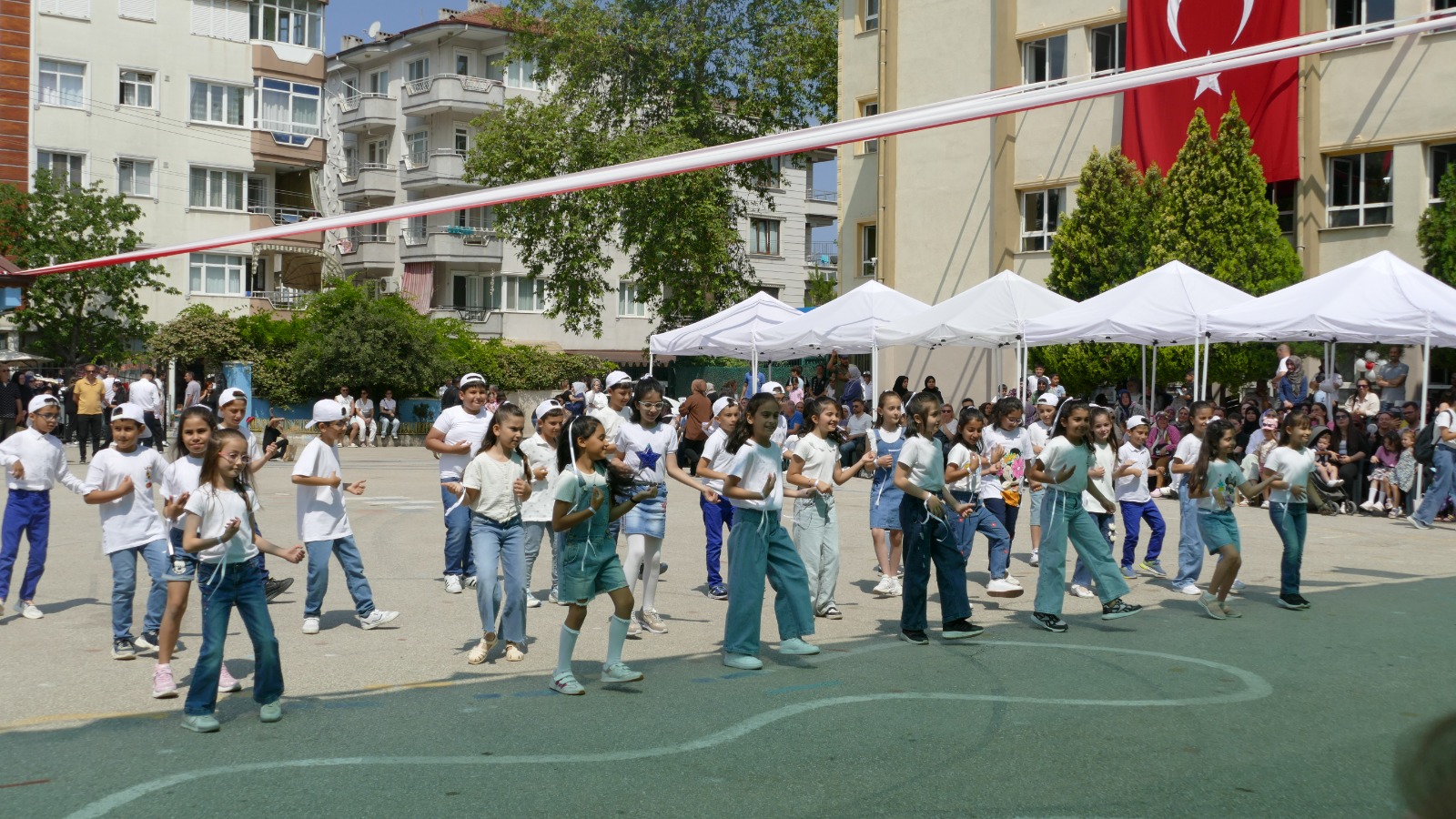 Gaziosmanpaşa İlkokulu’nda Karne Heyecanı8