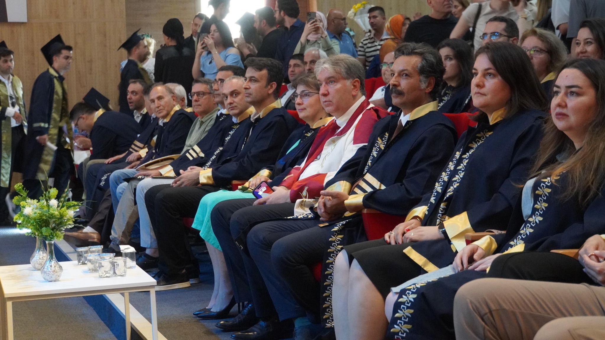 Mühendislik Fakültesi Mezunlarını Coşkulu Bir Törenle Uğurladı4