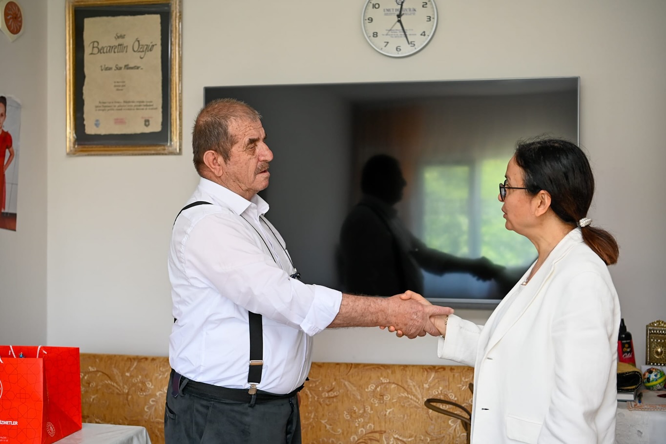 Yalova Valisi, Şehit Özgür’ün Ailesiyle Bayramlaştı2