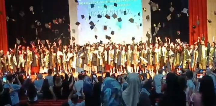 Yeni Medya Bölümü İlk Mezunlarını Verdii